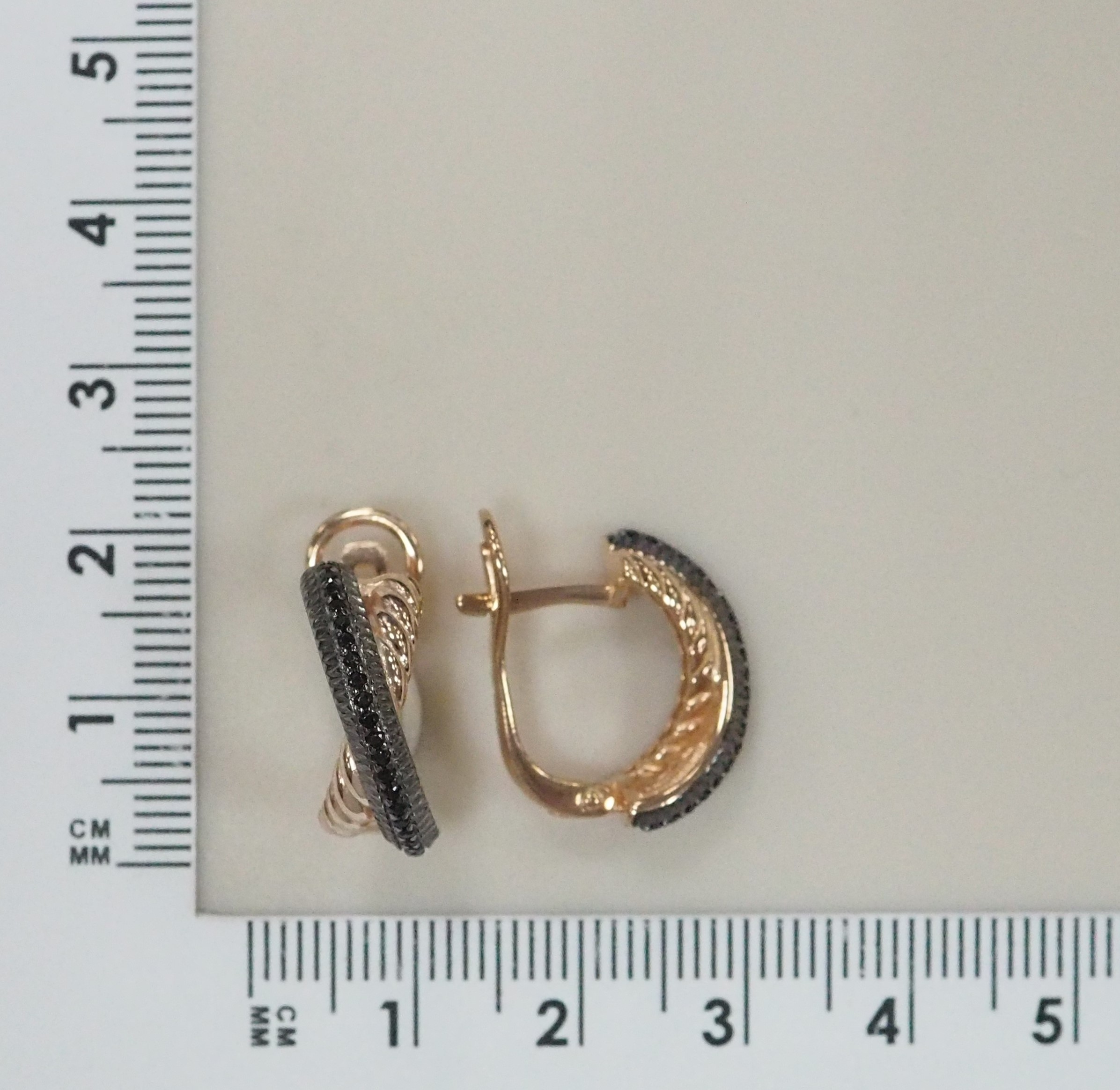 Серебряные серьги со шпинелью